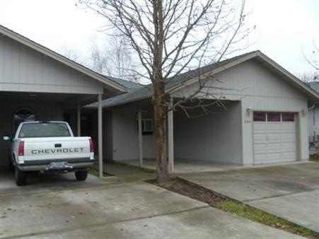 542 Countryside Dr, Central Point, OR 97502 - photo 1