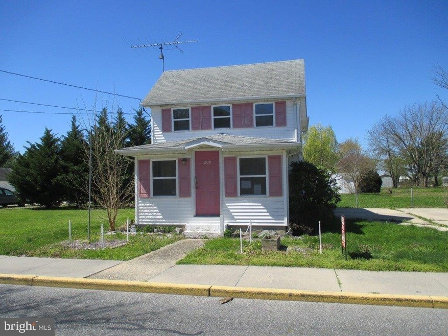 209 S West St, Harrington, DE 19952 - photo 1