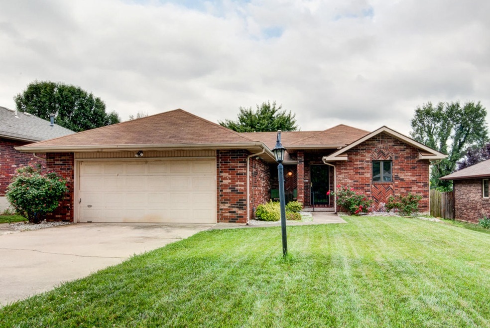 1502 E McClernon-38