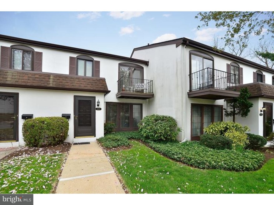 2122 Bryn Mawr Place unit C8, Ardmore, PA 19003 - photo 1