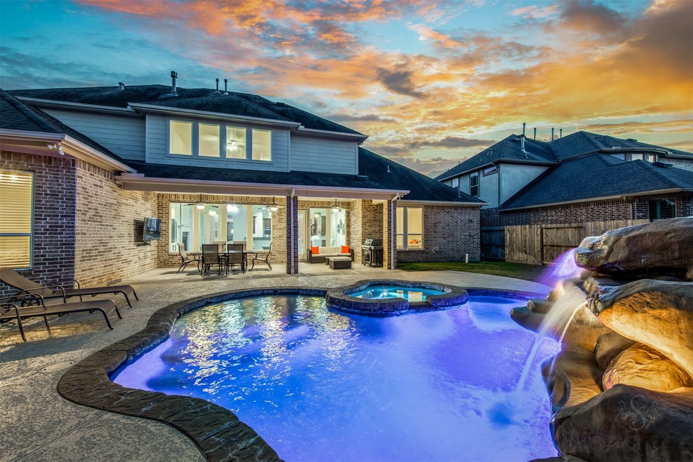 5814 Caspian Falls Ln, Fulshear, TX 77441 - photo 1