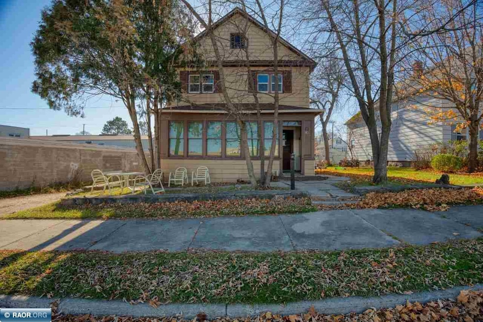 13 1st St SW, Chisholm, MN 55719 - photo 1