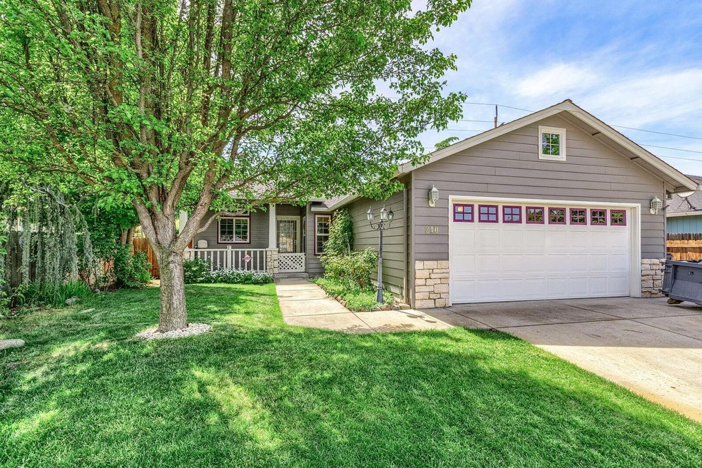 210 willow bend house front 1