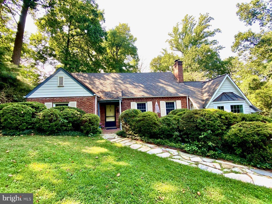 6834 Woodland Dr, Falls Church, VA 22046 - photo 1