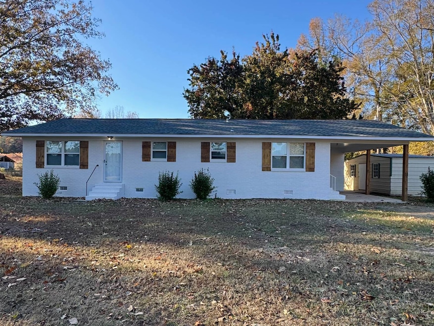 5685 Carrollton Rd, Grenada, MS 38901 - photo 1