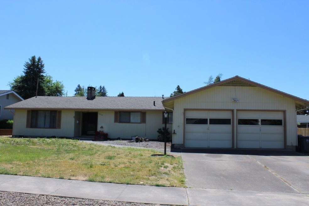 1430 N Keene Way Dr, Medford, OR 97504 - photo 1