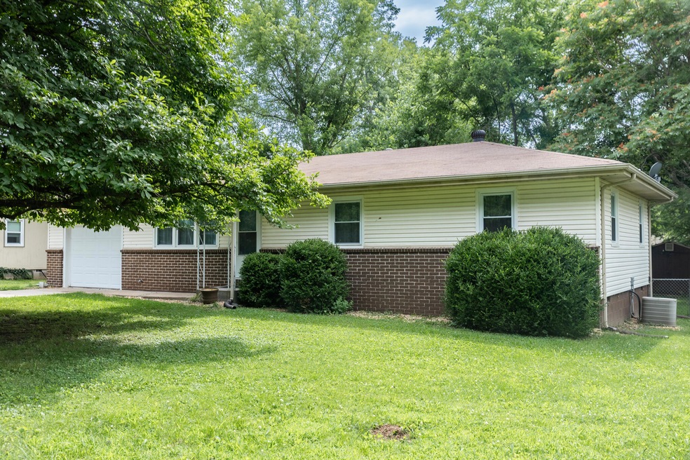 703 Evergreen Ave, Nixa, MO 65714 - photo 1