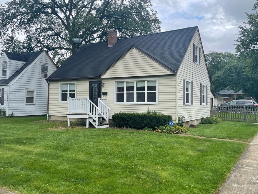 977 S Spring Rd, Elmhurst, IL 60126 - photo 1