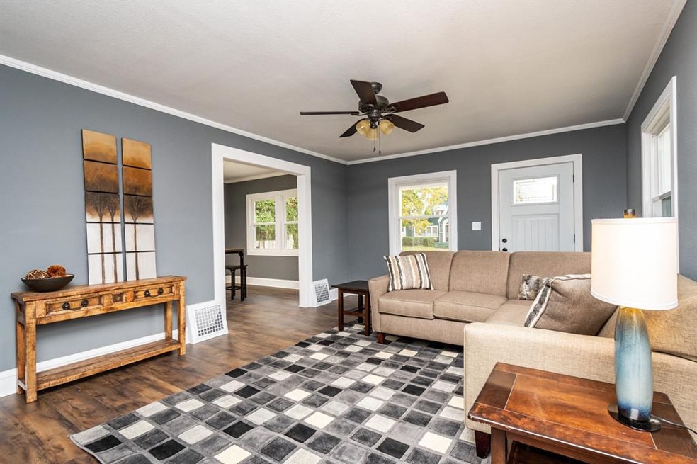 563 Forest Dr SE, Cedar Rapids, IA 52403 - photo 1