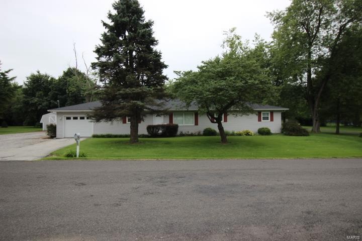 109 Bauer Ln, Maryville, IL 62062 - photo 1