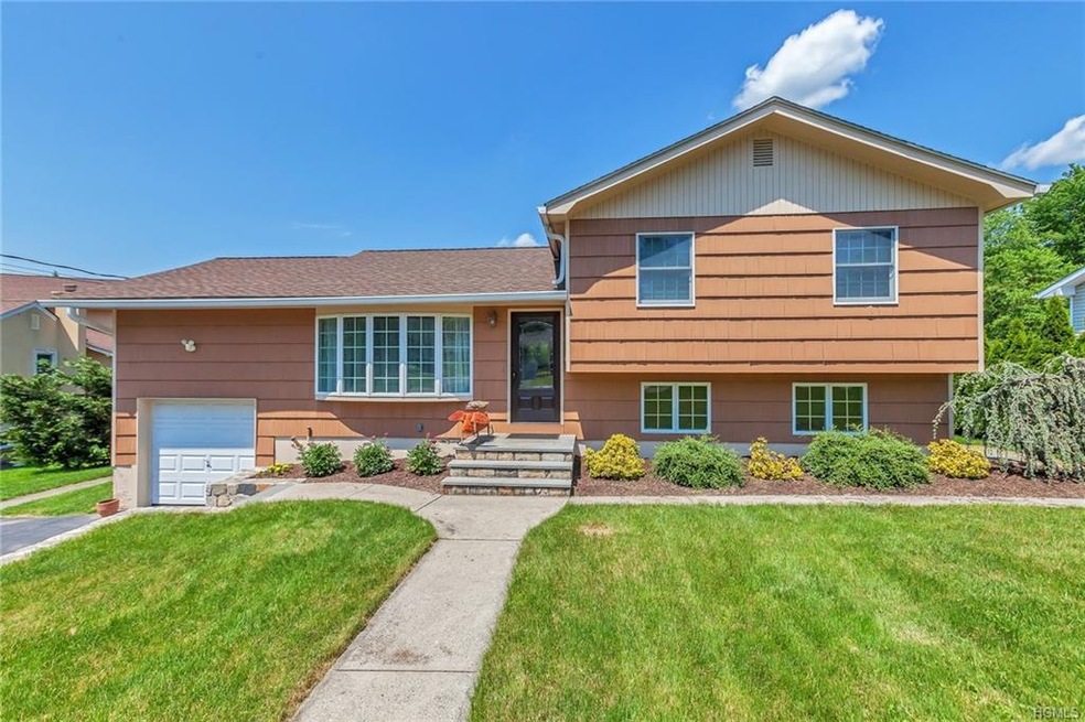 10 Hampton Place, Cortlandt Manor, NY 10567 - photo 1