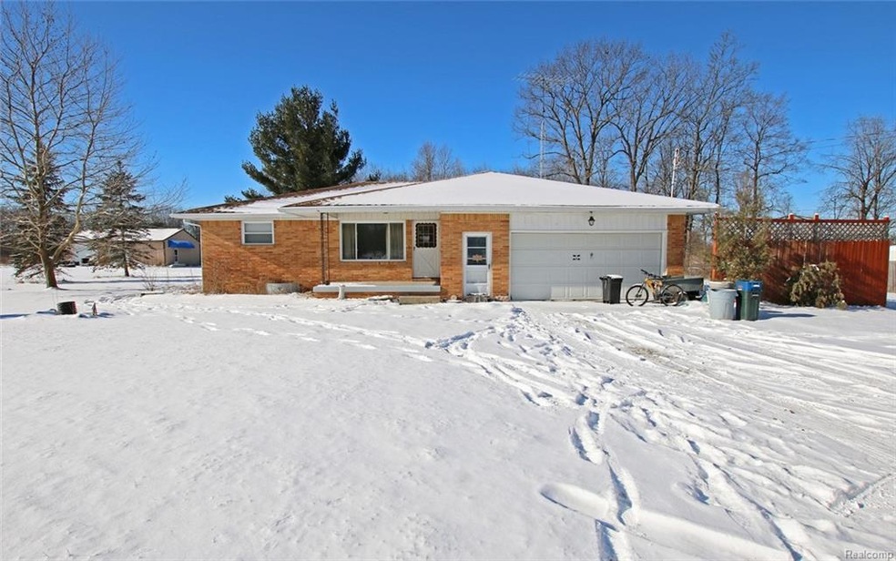 8261 N Elms Rd, Flushing, MI 48433 - photo 1