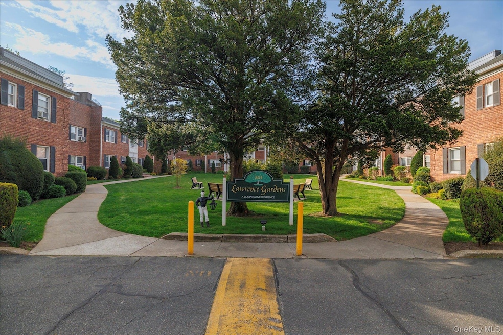 261 Central Ave unit E4, Lawrence, NY 11559 - photo 1