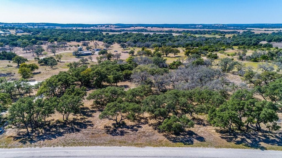 0 Axis Cir unit ACT5919377, Fredericksburg, TX 78624 - photo 1