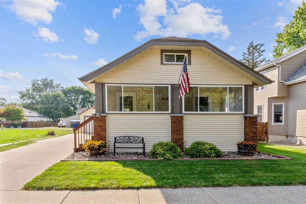 1222 Ellis Blvd NW, Cedar Rapids, IA 52405 - photo 1