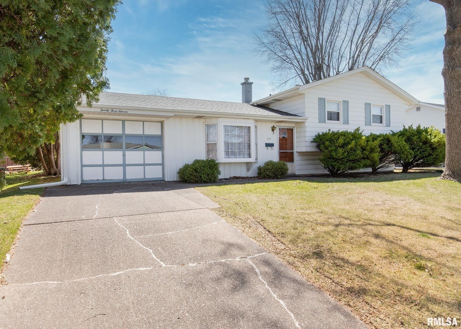 2311 W Rusholme St, Davenport, IA 52804 - photo 1