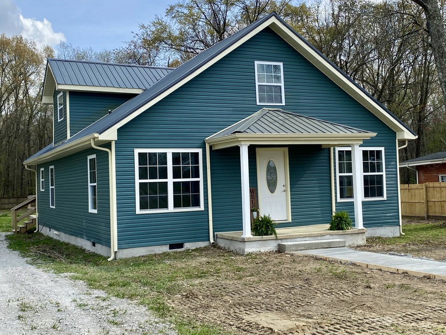 Charming 3 bedroom/3 bath home with bonus room and almost an acre! Convenient to town & I-24! 