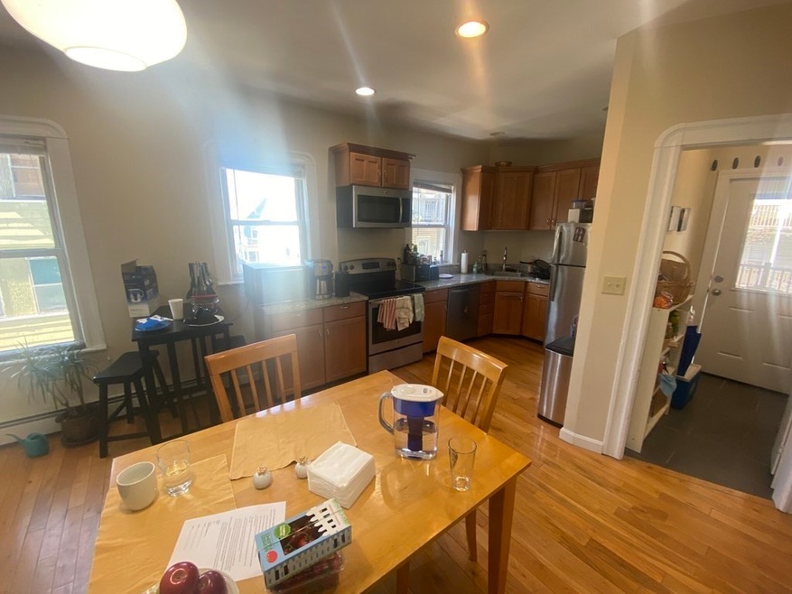 9 Aberdeen Rd unit 3, Somerville, MA 02144 - photo 1