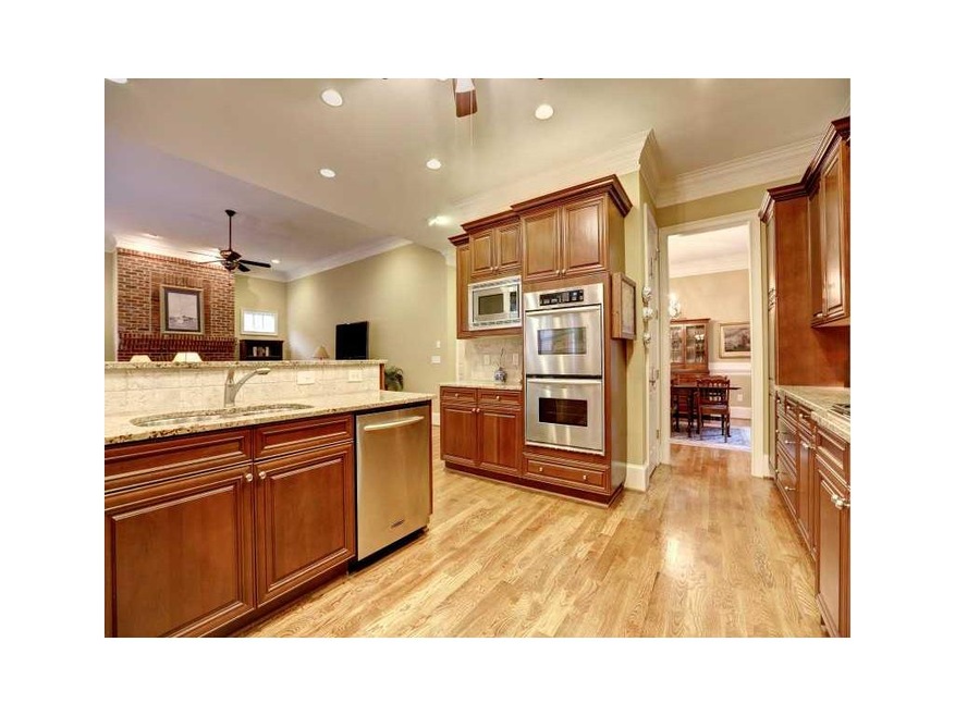 Kitchen. The kitchen has beautiful granite counter