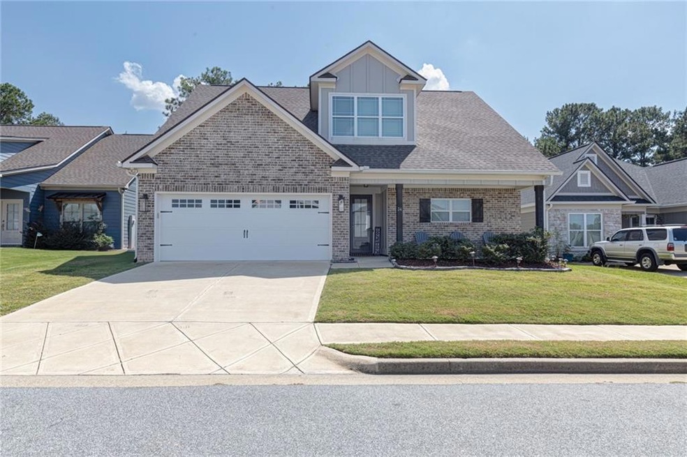 Craftsman inspired home with a front yard and a ga