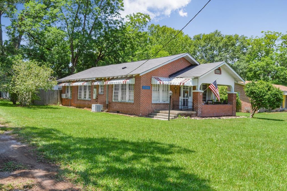 1003 Northwest Ave, McComb, MS 39648 - photo 1