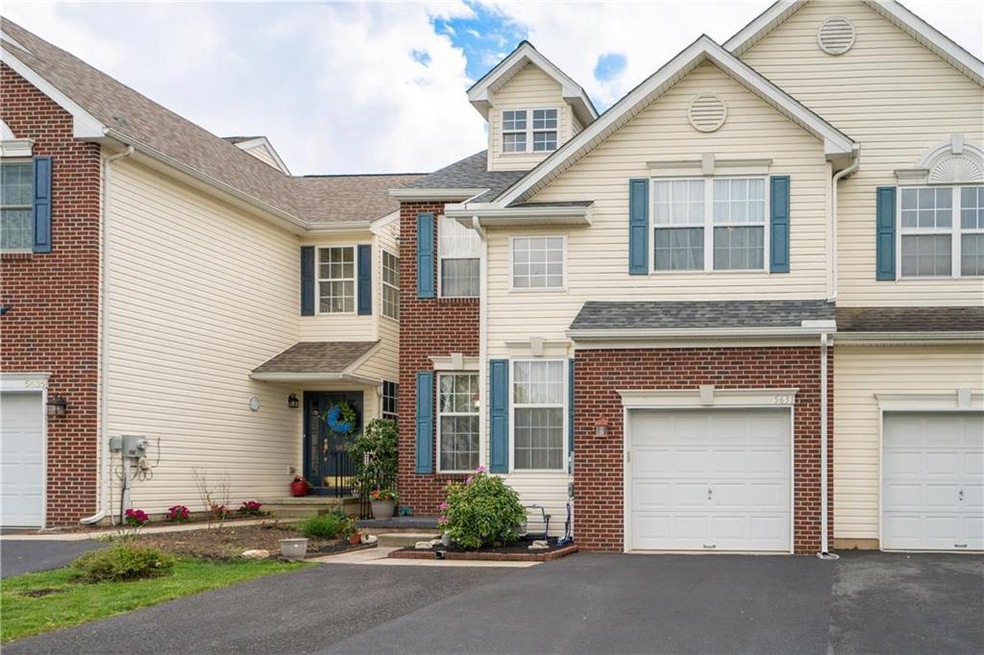 5631 Spring Ridge Dr W, Macungie, PA 18062 - photo 1