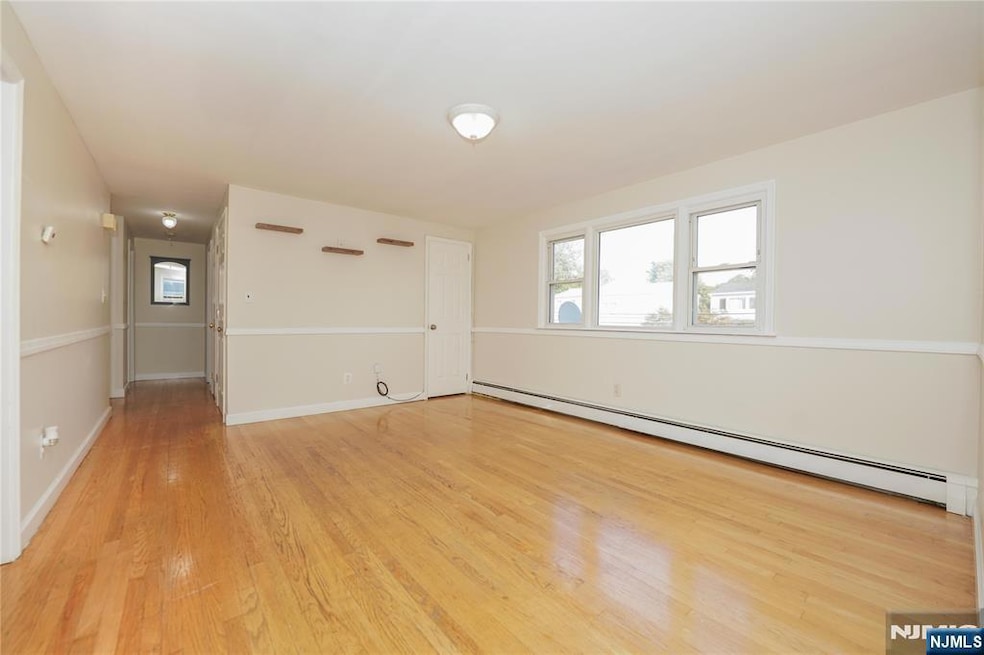 142 Maple Ave unit 2, Woodland Park, NJ 07424 - photo 1