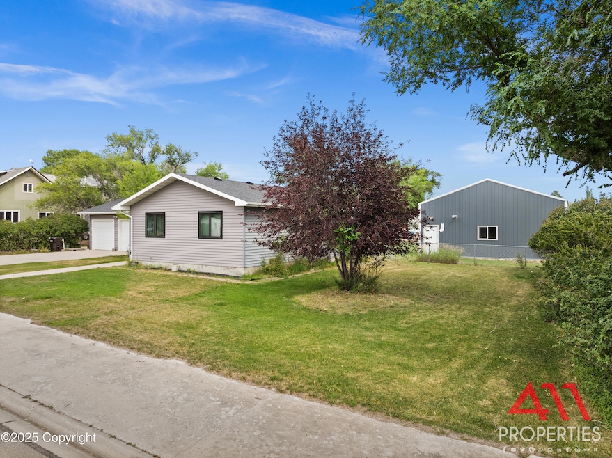 808 Pine St, Upton, WY 82730 - photo 1