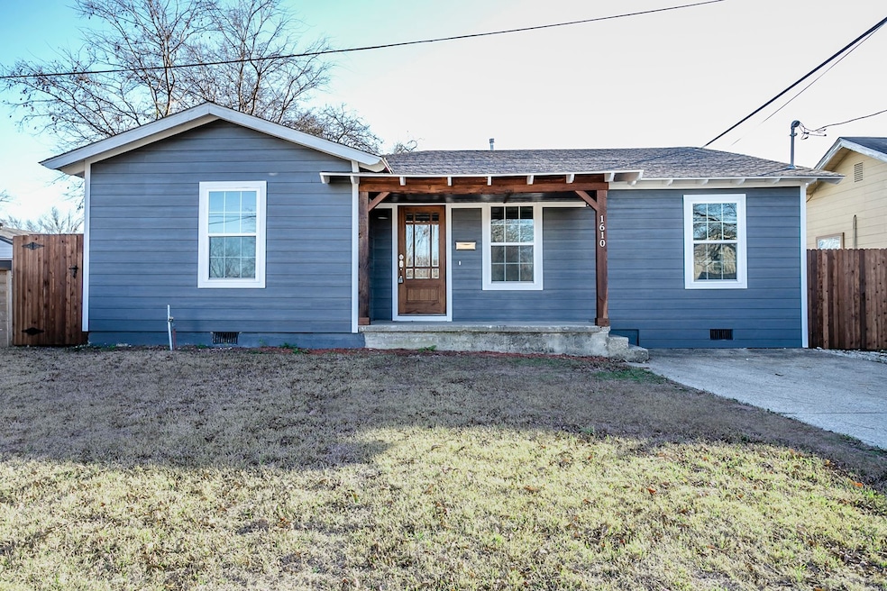 1610 W Clarendon Dr, Dallas, TX 75208 - photo 1