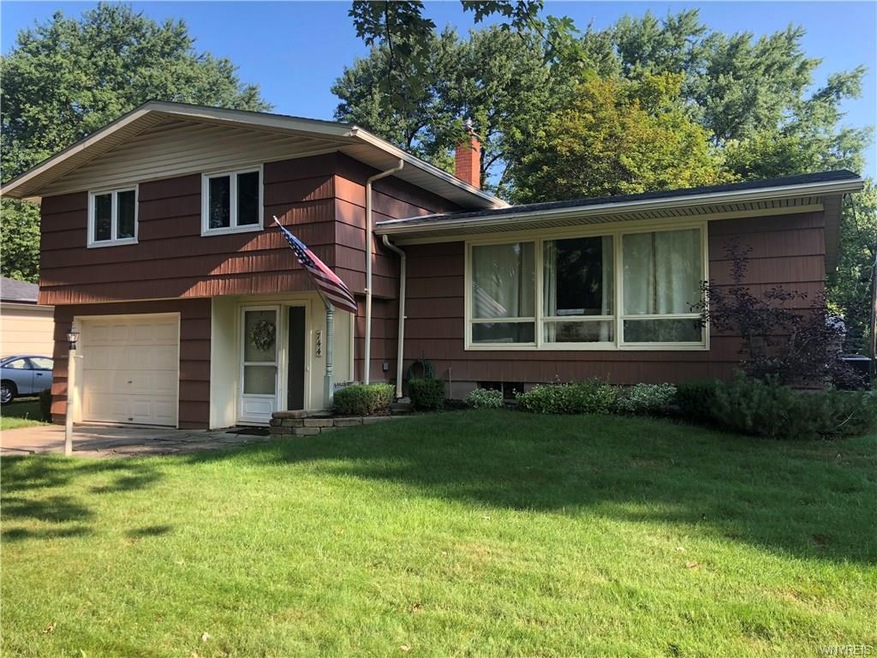 744 Deerfield Dr, North Tonawanda, NY 14120 - photo 1