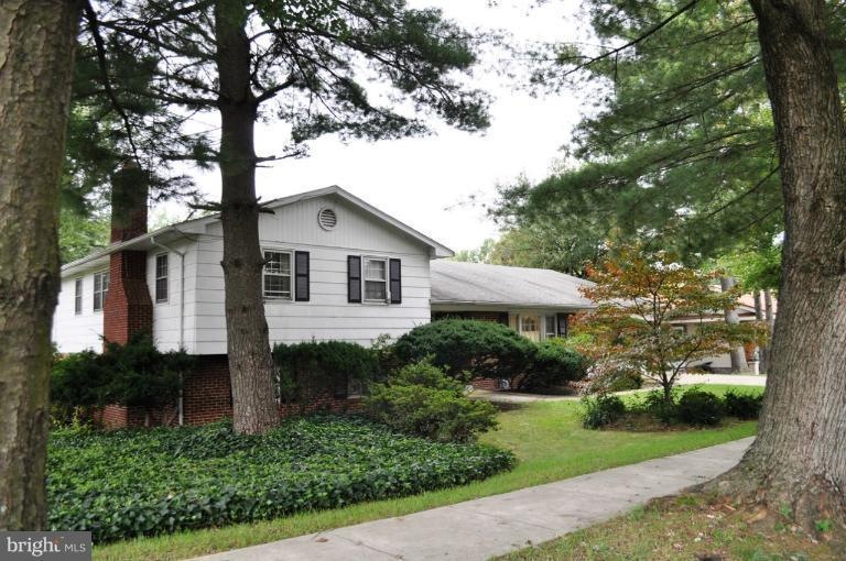 903 Fairway Dr NE, Vienna, VA 22180 - photo 1