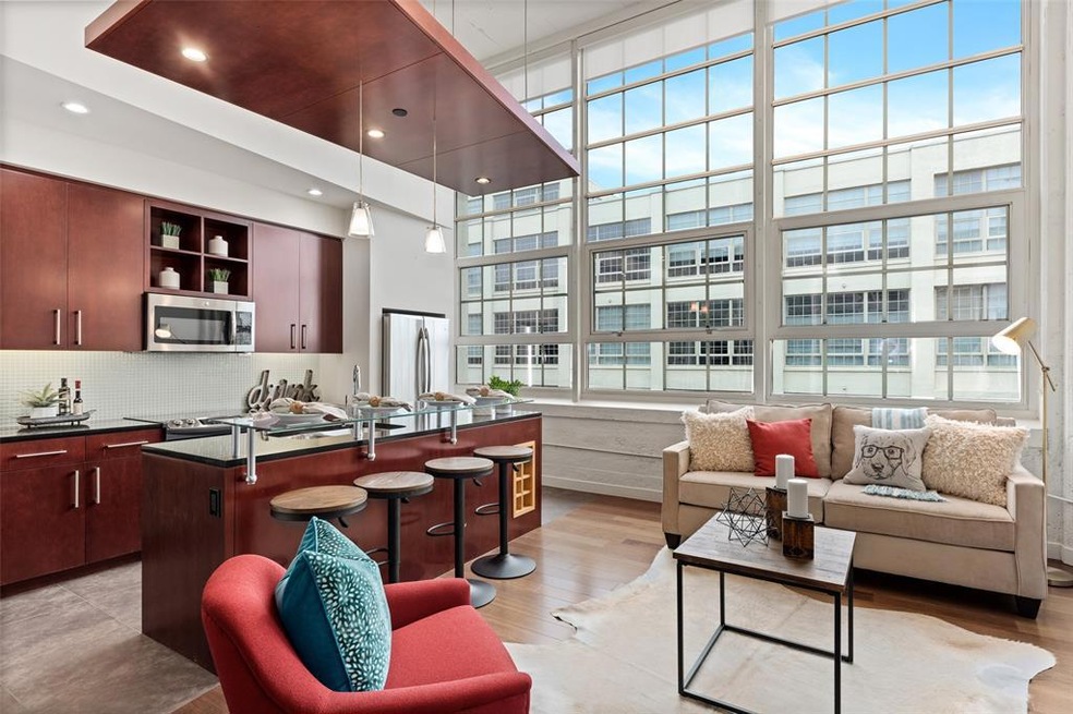 Welcome to Unit 2722 in Montgomery Plaza! Move-in 