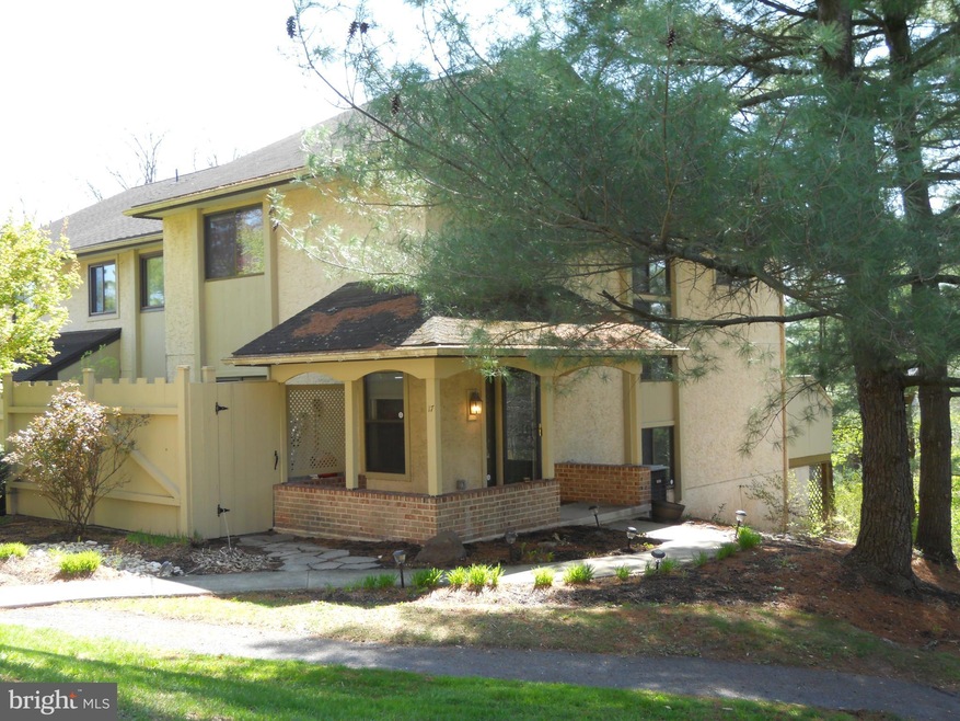 17 Pine Woods Ct unit 17, Reading, PA 19607 - photo 1