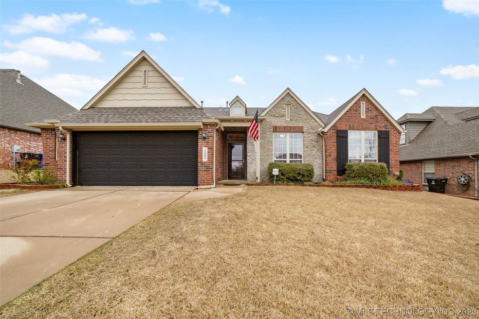 2404 W Quinton St, Broken Arrow, OK 74011 - photo 1