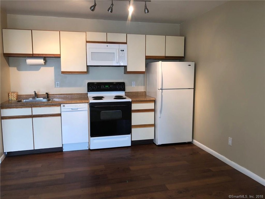 558 Connecticut Ave unit 3, Norwalk, CT 06854 - photo 1