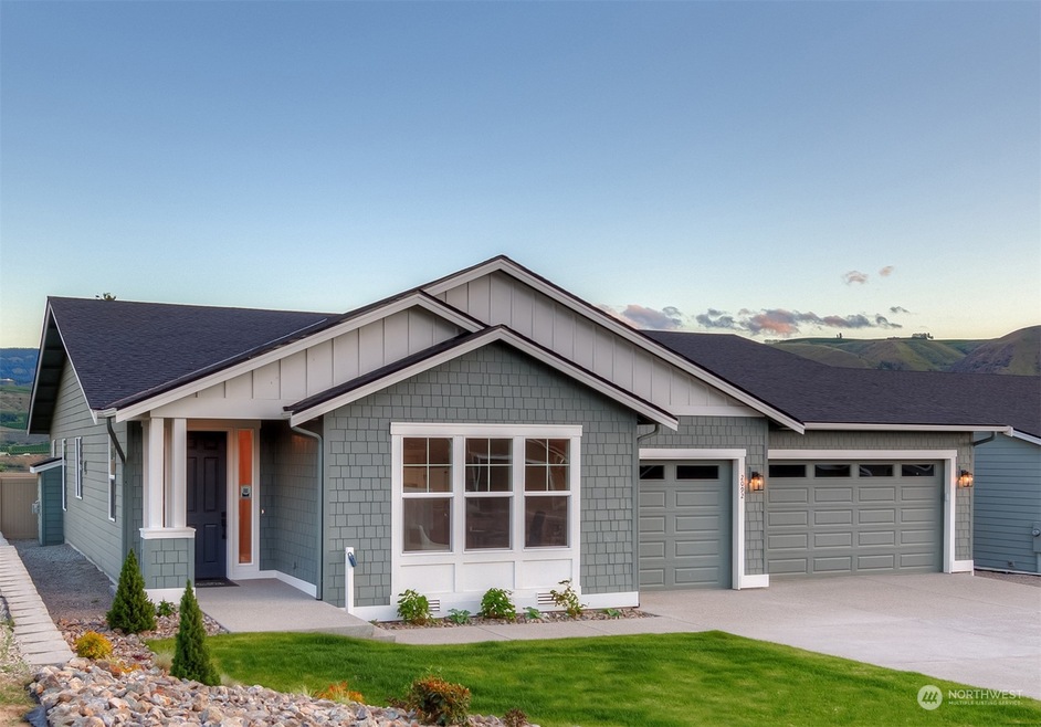 2092 Legacy Place SE, East Wenatchee, WA 98802 - photo 1