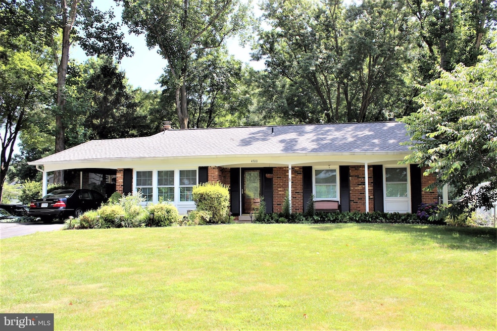 4300 Hollowview Ct, Fairfax, VA 22032 - photo 1