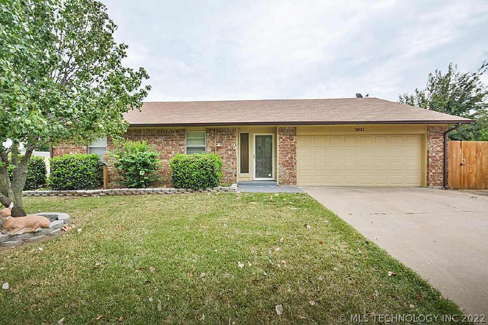 3021 S Ash Place, Broken Arrow, OK 74012 - photo 1