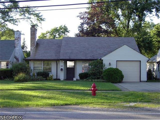 Welcome to 524 Lindberg Blvd. Berea. Looks are dec