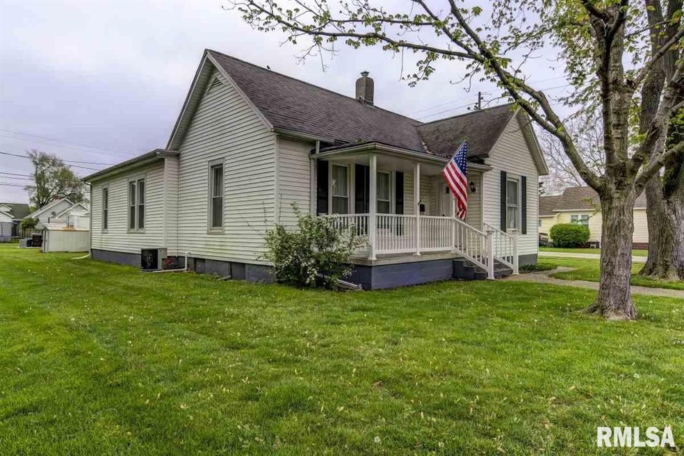 1326 Broadway St, Lincoln, IL 62656 - photo 1