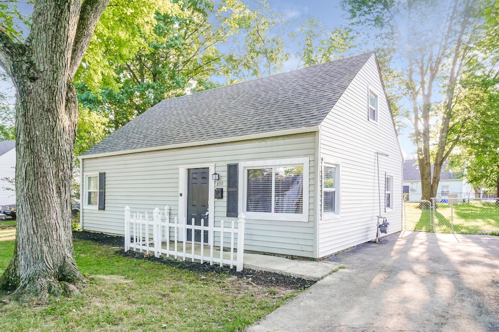 890 Bucknell Rd, Columbus, OH 43213 - photo 1