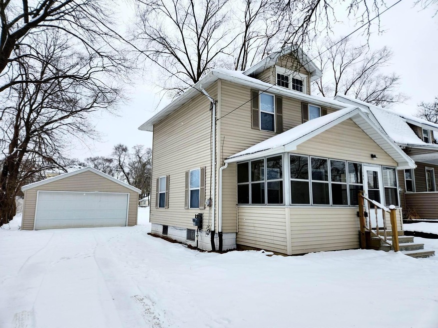 Front side w/ garage