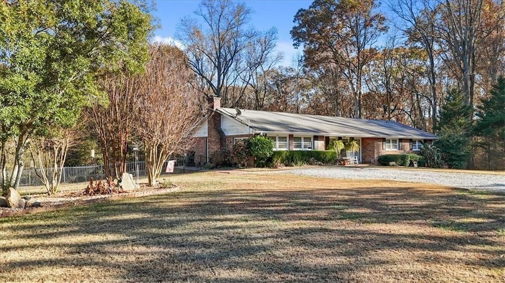13355 Holly Rd, Roswell, GA 30075 - photo 1