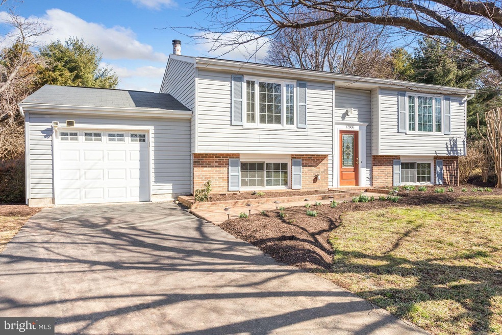 12806 Awbrey Ct, Herndon, VA 20171 - photo 1