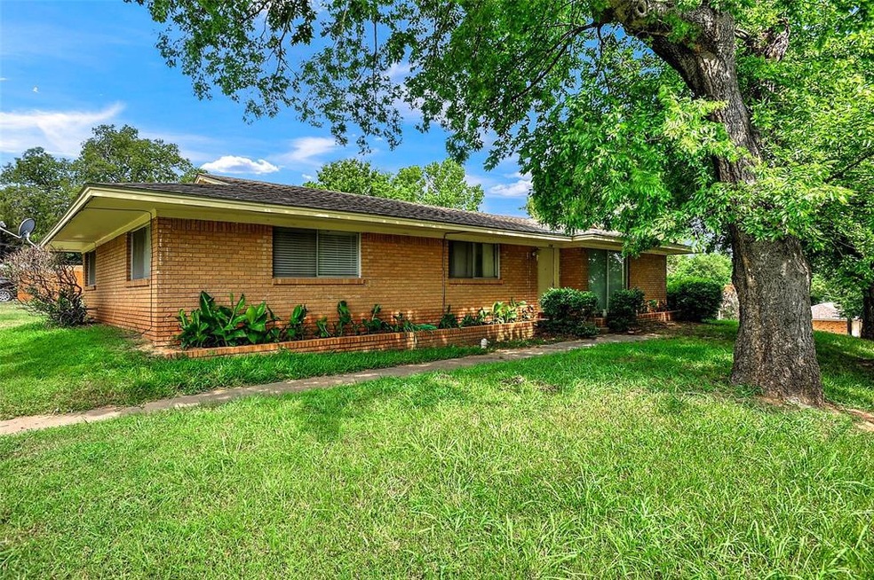 921 N Bush Ave, Denison, TX 75020 - photo 1