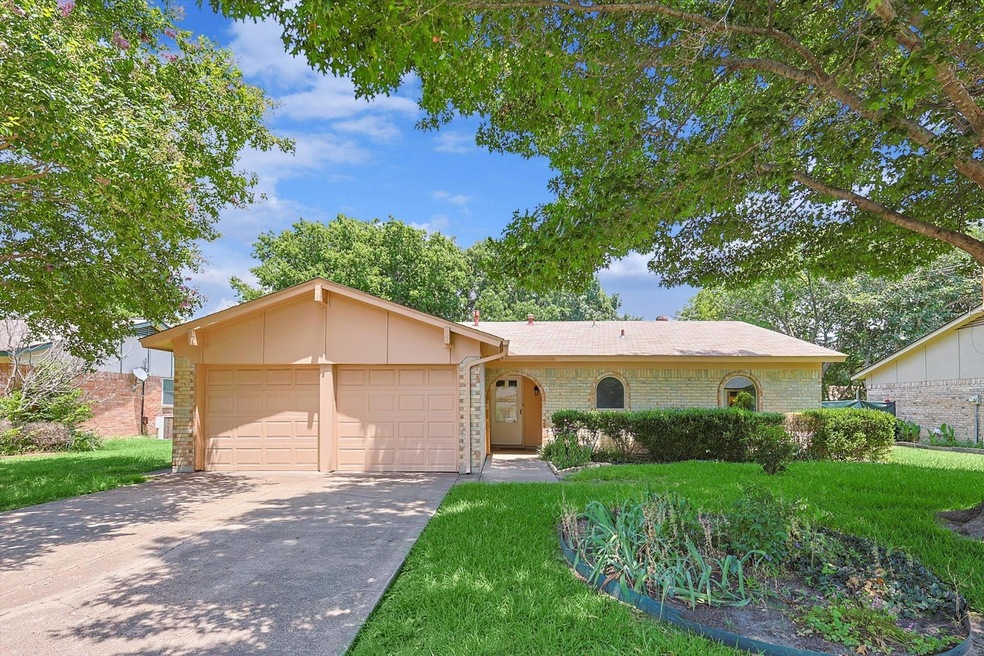 5512 Finian Ln, North Richland Hills, TX 76180 - photo 1