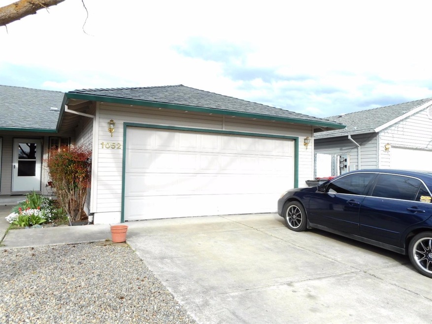 1052 Glengrove Ave, Central Point, OR 97502 - photo 1