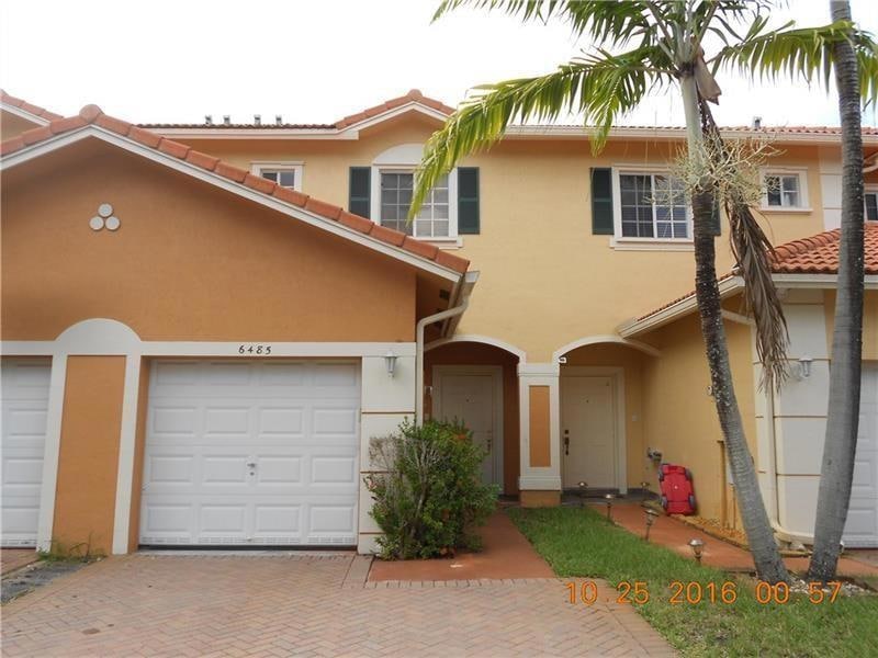 6485 Catalina Ln, Tamarac, FL 33321 - photo 1