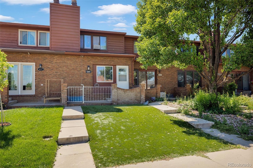 435 Dahlia St, Fort Morgan, CO 80701 - photo 1