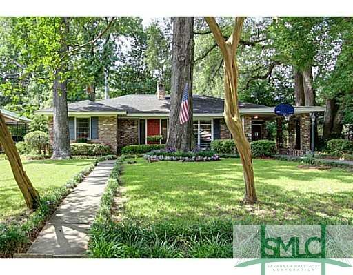 Exterior Front. Great curb appeal! Walking distanc